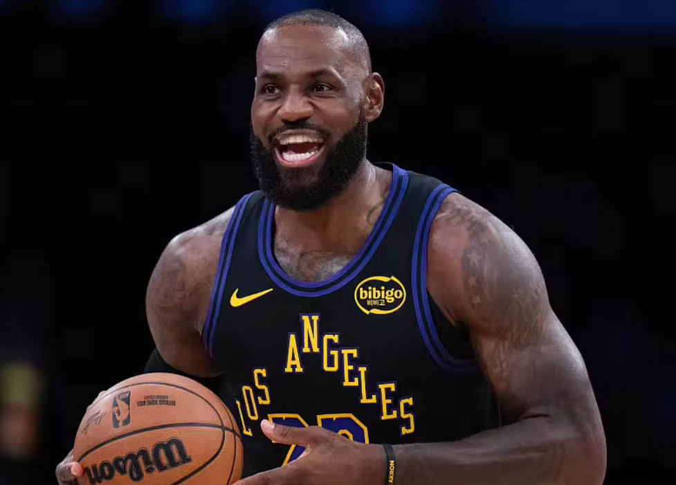 九游会网页版-詹姆斯留在湖人概率大增!洛杉矶生活安逸,有高尔夫球场!