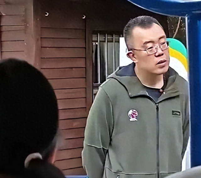 九游会官方app-他是CBA4冠王,退役拒百万年薪,过朝九晚五生活,妻子是美丽空姐|韩德君|辽宁队|中锋|中国篮球|nba_新浪体育_新浪新闻